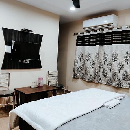 Priyaparadiseinn Varanasi Ngoại thất bức ảnh