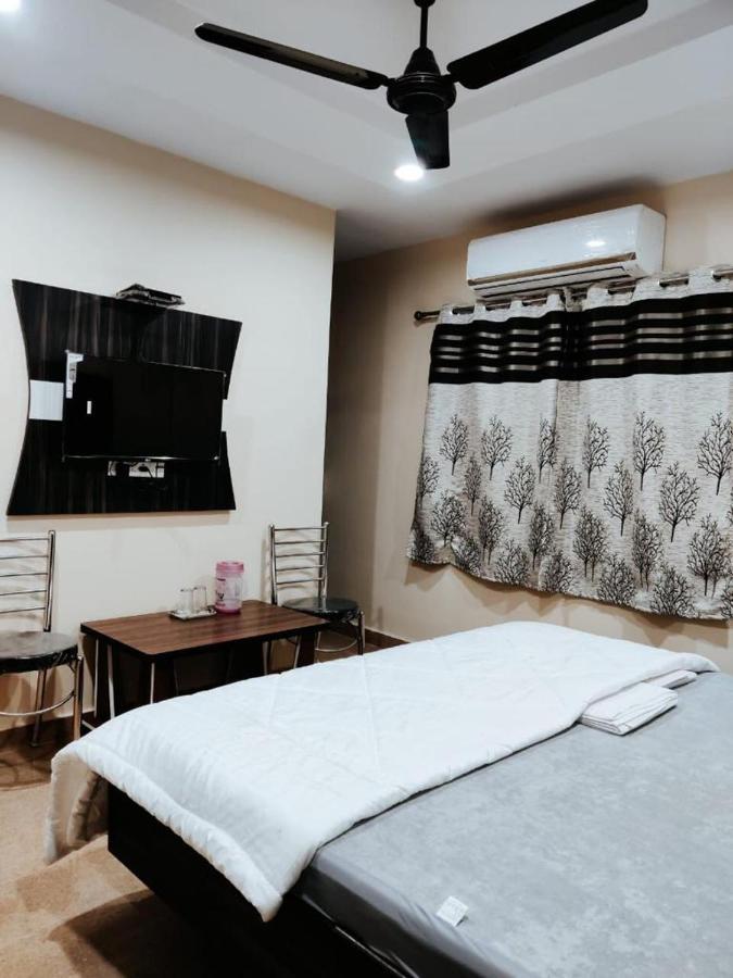 Priyaparadiseinn Varanasi Ngoại thất bức ảnh