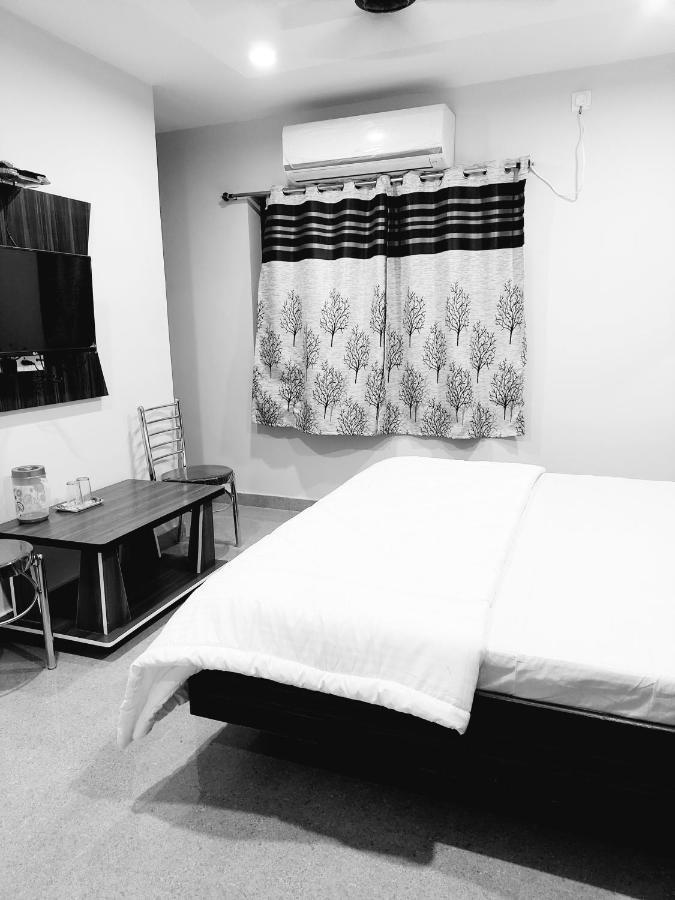 Priyaparadiseinn Varanasi Ngoại thất bức ảnh